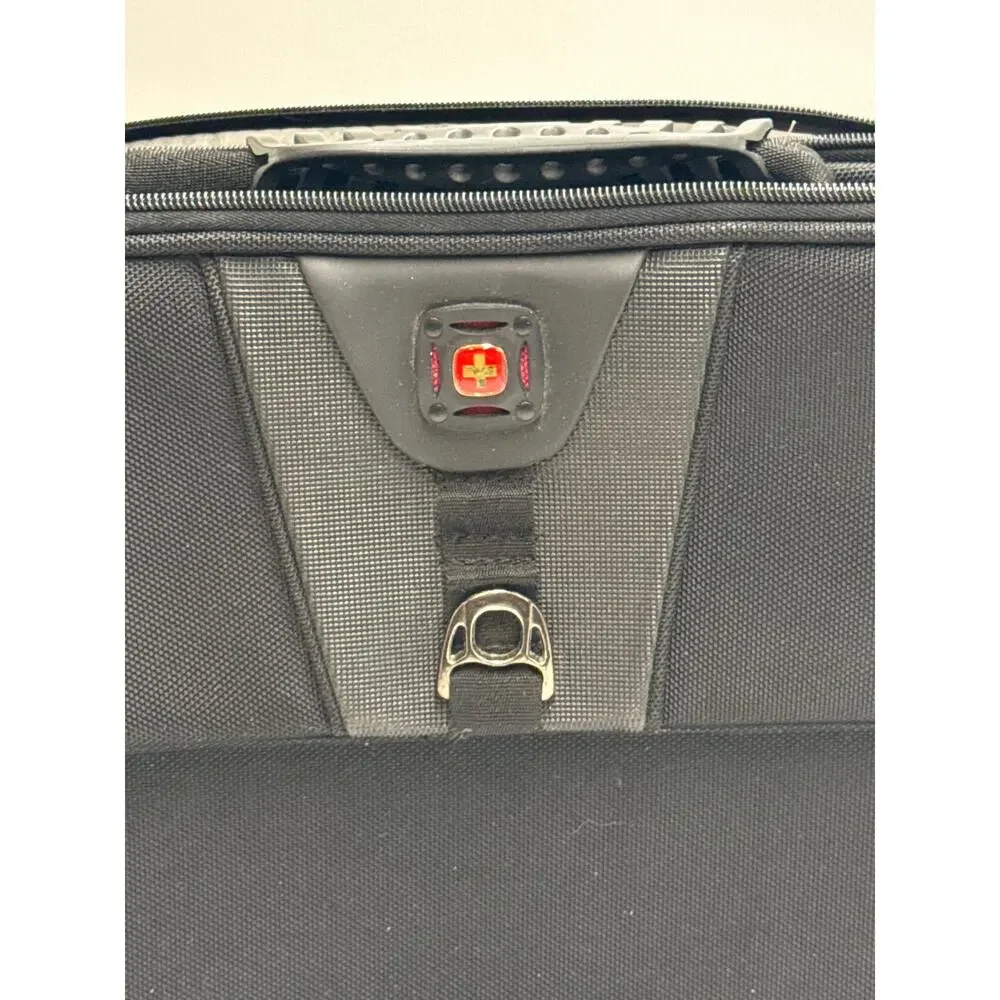 Wenger SwissGear The Grip 3950 Black Laptop Briefcase Messenger Bag Padded